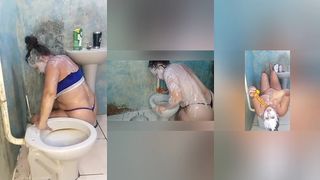 ELA ADORA ENGASGAR E VOMITAR COM ROLA DE BORRACHA ATE O FIM DA GARGANTA, AMADOR REAL