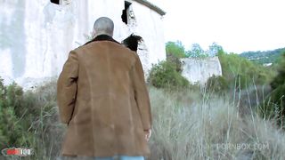 Cassie Darling and her perfect ass outdoor anal fucking