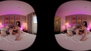 BLUSHTV - BUNNY DE LA CRUZ, HEAVENLYXP SEXY FEET