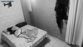 Ladrao invade residencia, estupra casada sem camisinha, goza dentro e sai sem pertence algum.