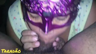 Punhetando chupando e tirando leite de pica