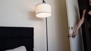 TRNS ENTRA NO QUARTO PARA FODER SEU CU