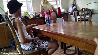 MADRASTA MALVADA FAZ ENTIADO BEBE O LEITE DA BUCETA E MIJA NA BOCA (XIXI CHUVA DOURADA)