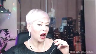 Hot solo orgasms of mature webcam slut!