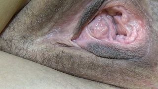 SHOWING MY MATURE PUSSY CLOSE UP