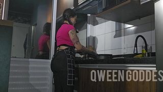 FETISH - FARTING IN THE KITCHEN