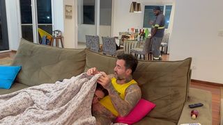 MINHA MULHER CHEGOU DO TRALHADO E ACABAOU DANDO PRO MEU AMIGO NA MINHA FRETE