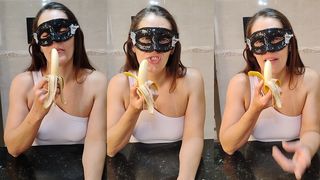 E SO UMA BANANA,MAS BEM QUE PODERIA SER SEU PAU