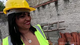 TRABALHO E TESAO: A MASTURBACAO SELVAGEM DA ARQUITETA EM PLENA OBRA!