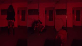 CALIENTE Y JUGUETONA PROVOCA MIENTRAS SE TOCA Y MUEVE SU CUERPO DELANTE DE TI