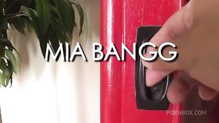 Mia Bangg Needs Two Dicks To Feel Something