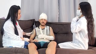 SORTUDO TEM DUAS ENFERMEIRAS QUE FAZ UM TRATAMENTO DIFERENTE