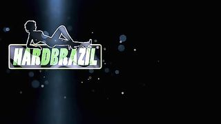 A Milf pernambucana Camila Fenix da o rabo pra valer em baixo do chuveiro