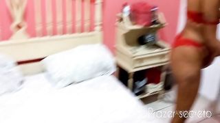 Jovem com grande pau fode o casal que moram no mesmo predio