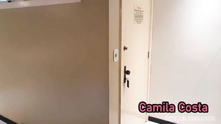 Loira fodendo com dotado na banheira e ele atolou nela aquele pau duro