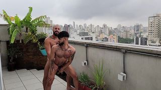 FODENDO O TOCEDOR DO BRASIL, O BRASILEIRINHO, NA CHUVA E LEITANDO