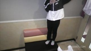 大◯生彼女とカラオケでハラハラしながらプライベートなえっちするカップル。