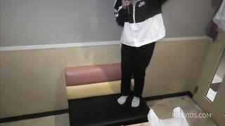 大◯生彼女とカラオケでハラハラしながらプライベートなえっちするカップル。