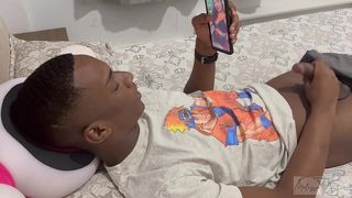 OLHANDO AS FOTOS DA MINHA MADRASTA DE PAU DURO, HOJE VOU COMER A MULHER DO MEU PA...