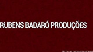 Loira safada faz dupla penetracao com os vizinhos