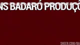 Loira safada faz dupla penetracao com os vizinhos