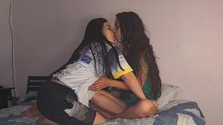 MARIDO FLAGRA SAPATONA PEGANDO SUA ESPOSA