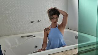 HORNY MILF ANAL FISTING AND STRETCHING HER ASS WITH A BIG HUGE CONE