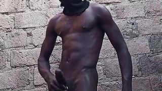 NEGAO DE PIROCAO BATENDO AQUELA PUNHETA GOSTOSA