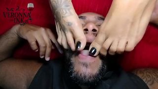 PODOLATRIA DEPOIS DO TRABALHO — VERONNA DESCANSA E RECEBE ATENCAO (2)