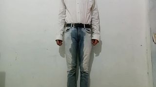 DELICIOSO PAJAZO DESPUES DE ORINARME EN LOS PANTALONES CON MI PANAL DE TELA