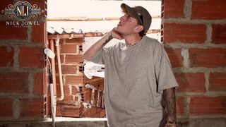 THE BOSS AMBAR PRADA CATCHES AND FUCKS THE PERVERTED BRICKLAYER