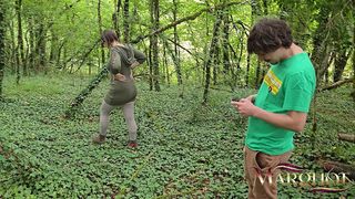 C’EST L’AUTOMNE : MON AMANT ME BAISE LE CUL HARD CONTRE UN ARBRE EN FORET AVEC GORGE PROFONDE ET SQUIRT