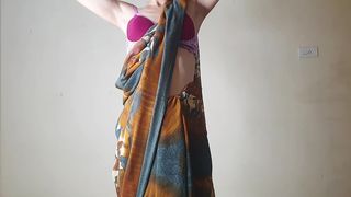YOUNG INDIAN BHABHI SUCKING AND TAKING MY COCK IN BOTH MISSIONARY AND DOGGYSTYLE.