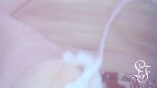 BIG UNDERWATER CUMSHOT IN THE BATHUB!