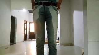 PANTALONES ORINADOS CON PANAL DE TELA ANTES DE BANARME ACOMPANADO DE DOS ORGASMOS DELICIOSOS