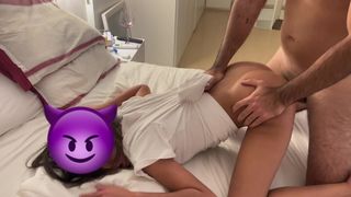 marido me pega com outro homem na nossa cama e participa da brincadeira