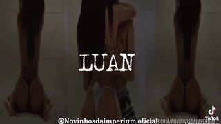 marido me pega com outro homem na nossa cama e participa da brincadeira