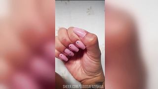 Coroa toca menininha inocente mas ela e safadinha e come o cu dele, depois da a bucetinha