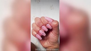 Coroa toca menininha inocente mas ela e safadinha e come o cu dele, depois da a bucetinha