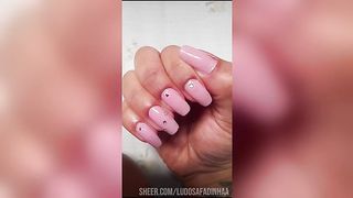 Coroa toca menininha inocente mas ela e safadinha e come o cu dele, depois da a bucetinha