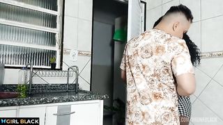 Depois da balada, levei o novinho Richards Oliver pra casa e fudemos intensamente no pelo e gozamos juntinhos.