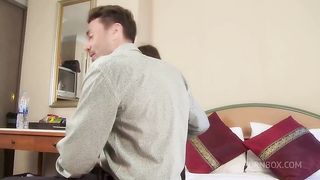 Coming home with a girl, the guy planted her on his dick and brought a lot of pleasure