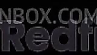 Cavala Ana Julia jogou a raba gostosa na rola do safado e fodeu sem massagem