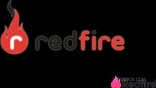 Cavala Ana Julia jogou a raba gostosa na rola do safado e fodeu sem massagem