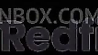 Cavala Ana Julia jogou a raba gostosa na rola do safado e fodeu sem massagem