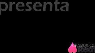 Cavala Ana Julia jogou a raba gostosa na rola do safado e fodeu sem massagem