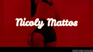 Fumando e mostrando a buceta na sacada pros predios vizinhos