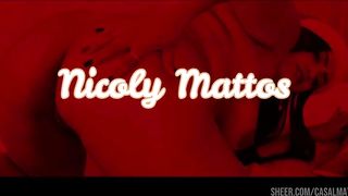 Fumando e mostrando a buceta na sacada pros predios vizinhos