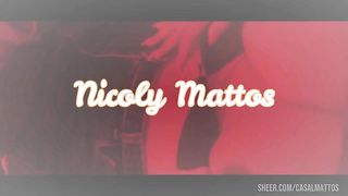 Fumando e mostrando a buceta na sacada pros predios vizinhos