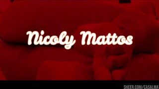 Fumando e mostrando a buceta na sacada pros predios vizinhos